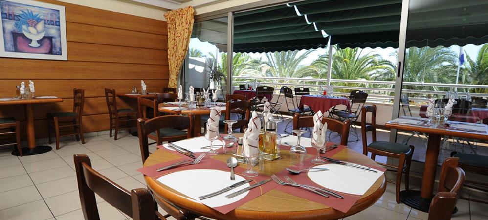 Travelodge Alicante Puerto Restoran fotoğraf